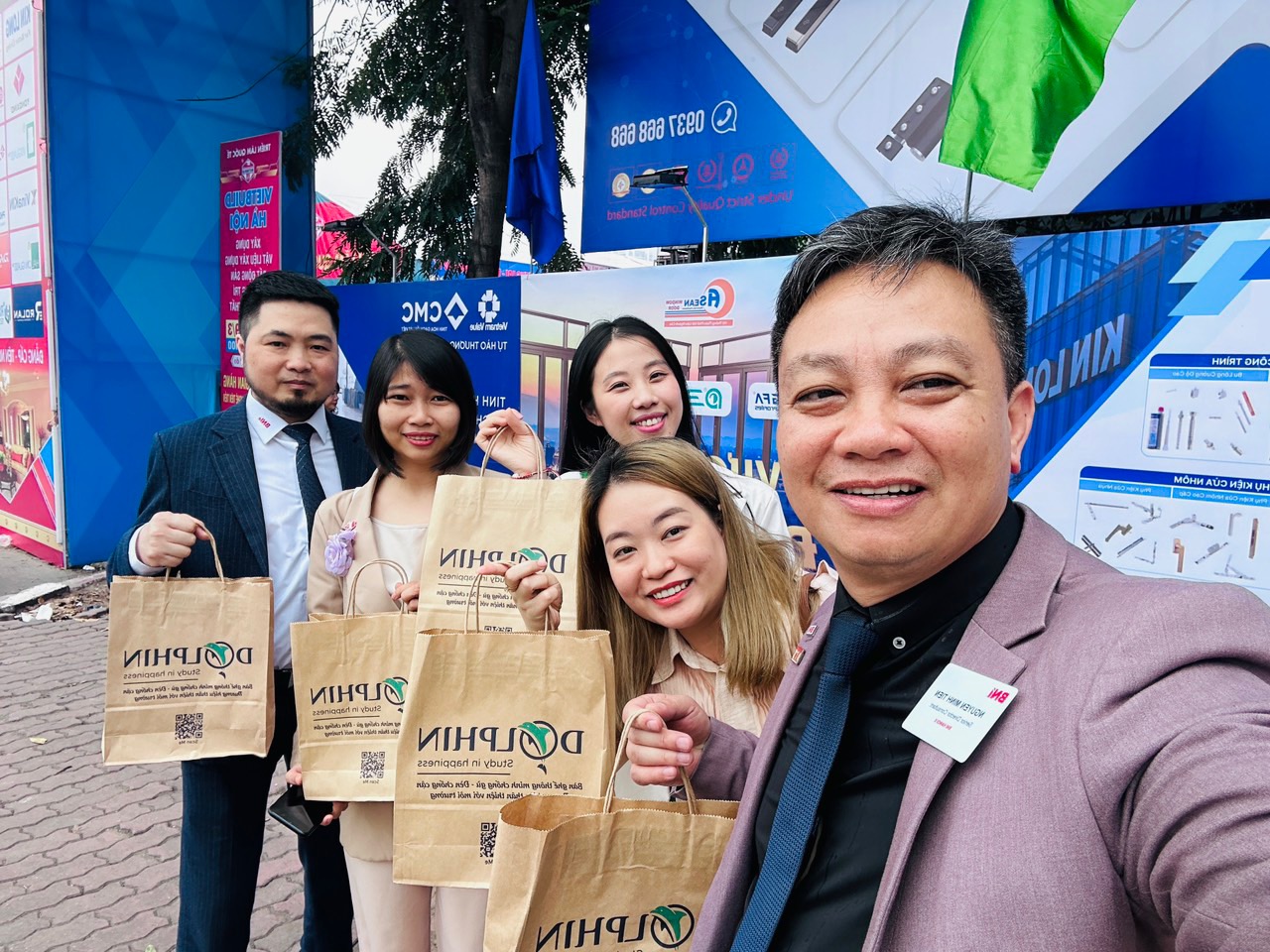 Nguyễn Minh Tiền cùng đội ngũ cộng sự
